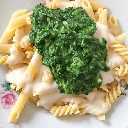 Nudeln mit Kokos-Spinatsauce