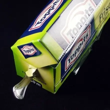 Rolle der Frischhaltefolie rutscht beim Abrollen aus der Packung?