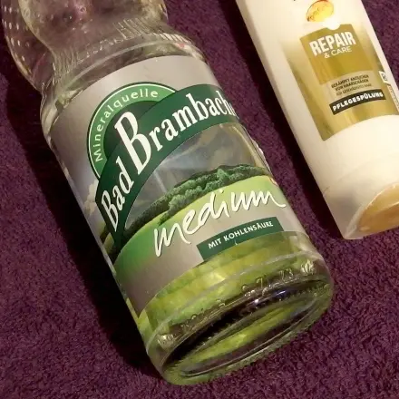 Haarspülungen mit Mineralwasser verbessern
