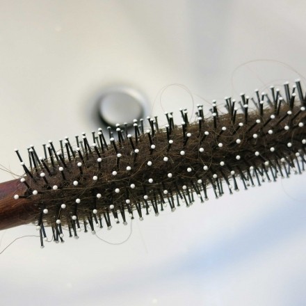 Haare in Abfluss oder in der Rundbürste entfernen