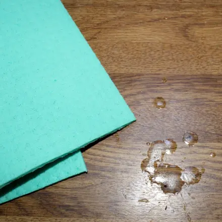 Wachsflecken entfernen 2: glatte Oberflächen