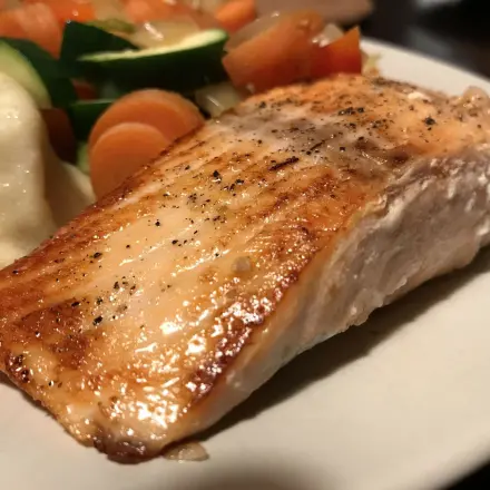 Lachsfilet mit Gemüse und Reis