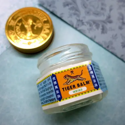 Tiger Balm (Tiger Balsam) gegen juckende Insektenstiche