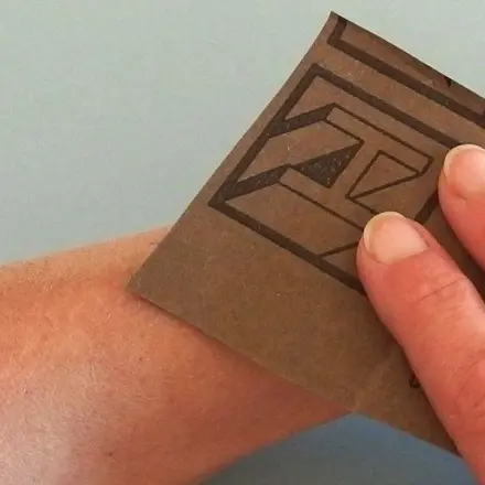 Günstige Haarentfernung mit Schleifpapier
