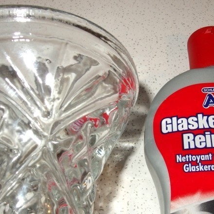 Kalk & Dreck aus Glasvasen mit Glaskeramikfeldreiniger entfernen
