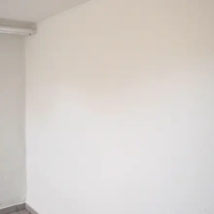 Klebebandreste auf Wandfarbe entfernen