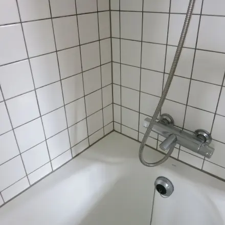 Saubere Kacheln/Fliesen mit Buttermilch