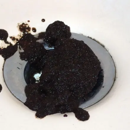 Abfluss verstopft: frei durch Kaffeesatz