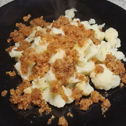 Blumenkohl oder Brokkoli mit Semmelbröseln