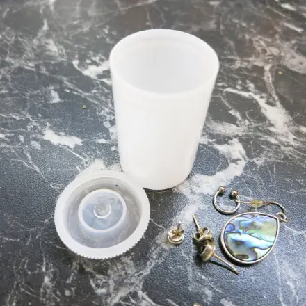 Kaputte bzw. Teilohrringe sicher aufbewahen