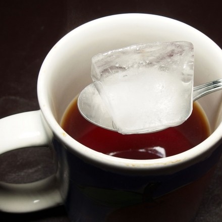 Tee schneller auf Trinktemperatur kriegen