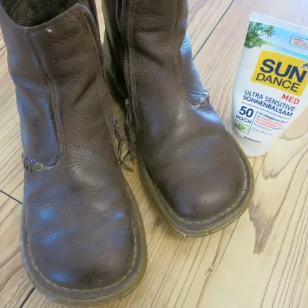 Lederschuhpflege mit Sonnenmilch