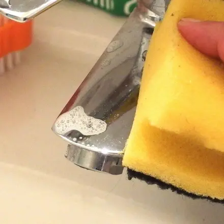 Armaturen schnell fleckenfrei bekommen