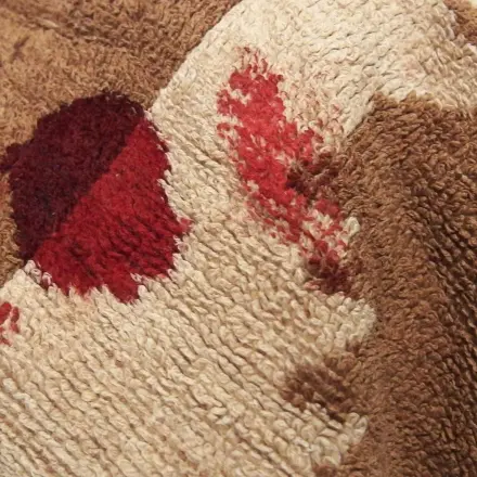 Spucke gegen Blutflecken