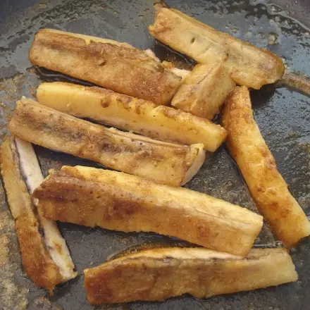 Gebratene Curry-Bananen