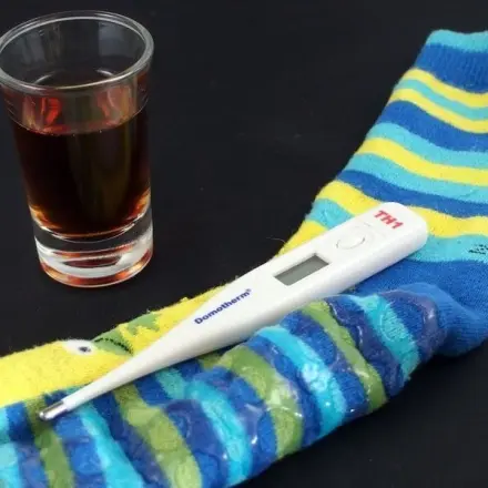 Fieber bei Kleinkindern mit Essigsöckchen senken