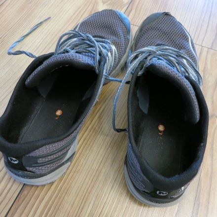 Keine abfärbenden Schuhe mit Brennspiritus