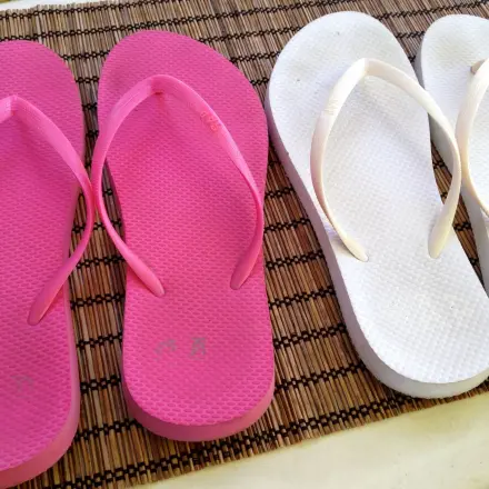 Flip-Flops mit Gardinenwaschmittel reinigen