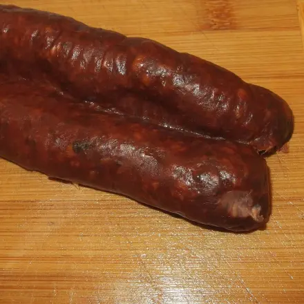 Pelle von Knackwurst / Mettwurst entfernen