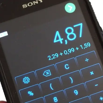 Mitrechnen im Supermarkt mit Handy