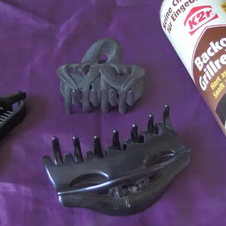 Haarspangen reinigen mit Backofenspray