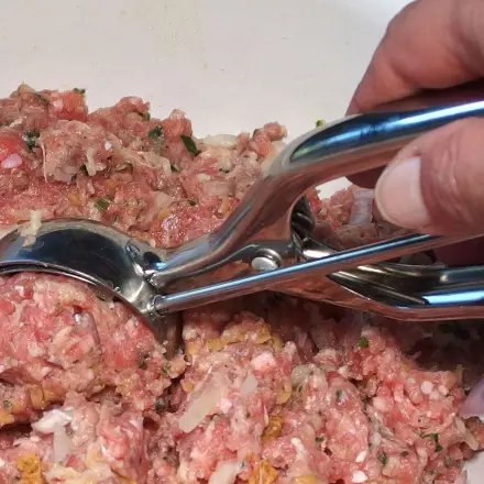 Mit dem Eisportionierer Hackfleischbällchen zaubern