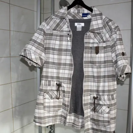 Tropfnasse Kleidung "schleudertrocken" bekommen