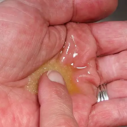 Peeling aus Salz und Olivenöl selbst herstellen