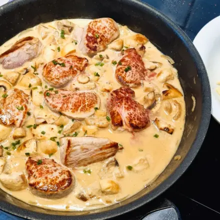Schweinemedallions in Senfsoße