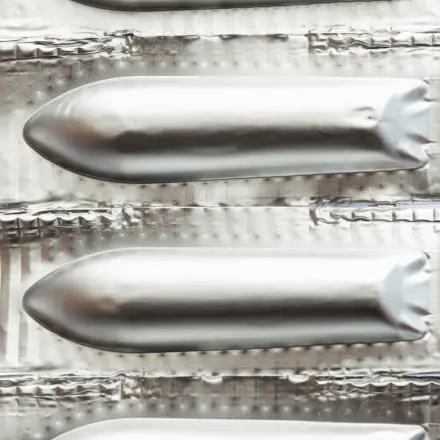 So bleiben bei Kindern Fieberzäpfchen "drinnen"