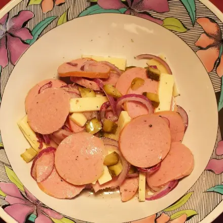 Schneller Wurst-Käse-Salat