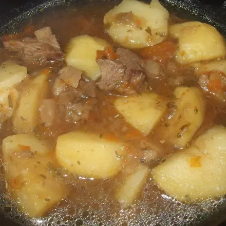 So bekommt eure Fleischbrühe eine kräftige Farbe