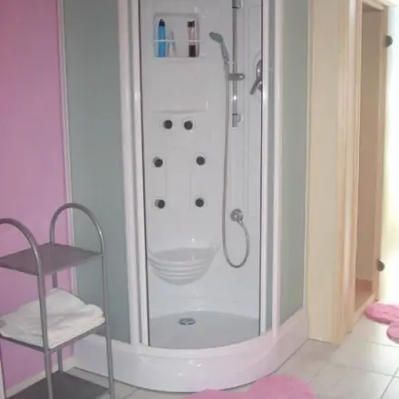 Kalkflecken in der Dusche verhindern