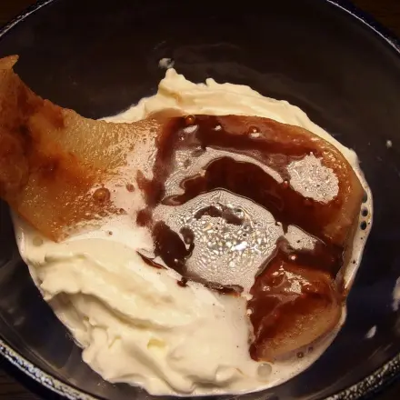 Birnen mit heißer Schokoladencreme