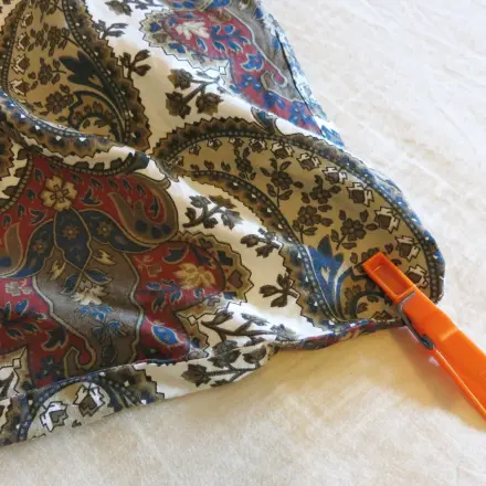 So verrutschen die Ecken der Zudecke im Bettbezug nicht mehr