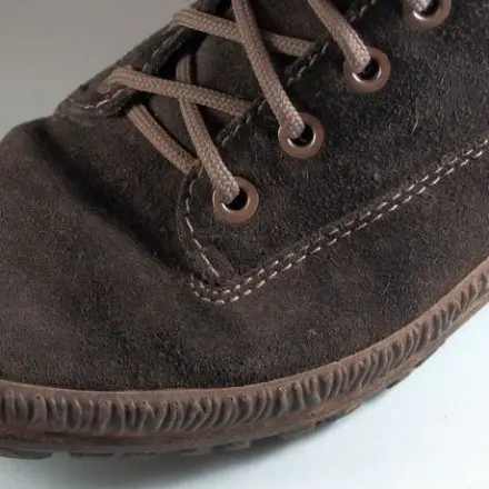 Wildlederschuhe mit Teppichschaum reinigen und pflegen