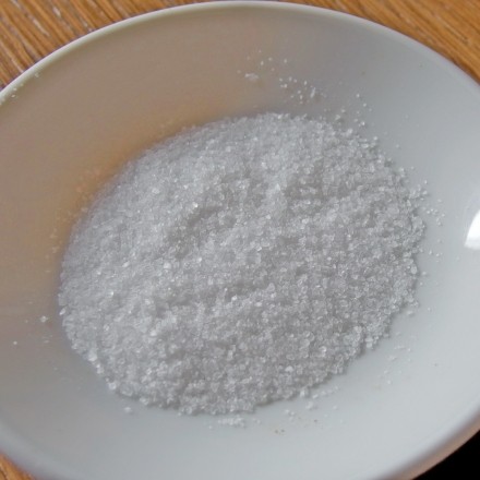 Wie bekommt man feuchtes Salz wieder trocken?