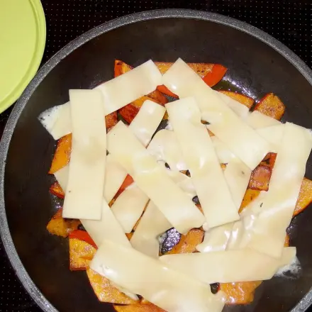 Kürbisspalten aus der Pfanne, mit Käse - supereinfach