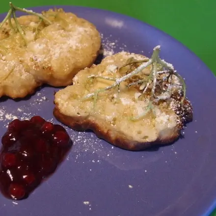 Gebackene Holunderblüten