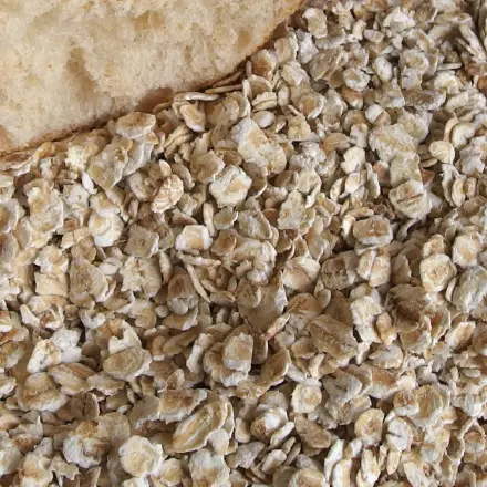Haferflocken statt altbackene Weißmehlbrötchen für Hackfleischteig