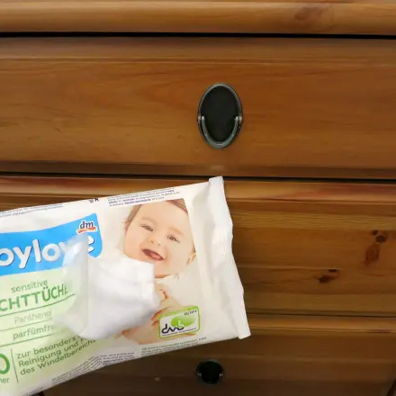 Babytücher geben alten Möbeln neuen Glanz