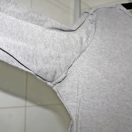 Keine Schweißflecken und Schweißgeruch in der Kleidung