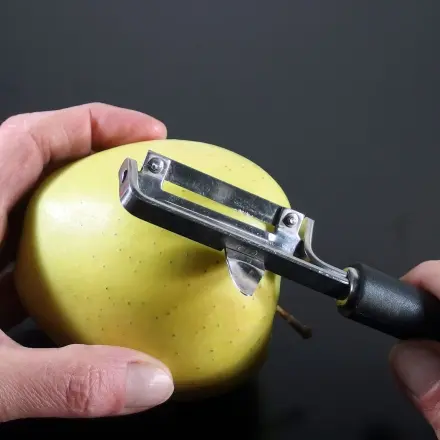 Äpfel schälen