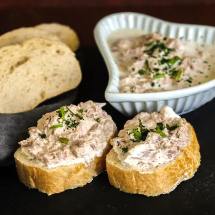 Schneller leckerer Thunfischaufstrich