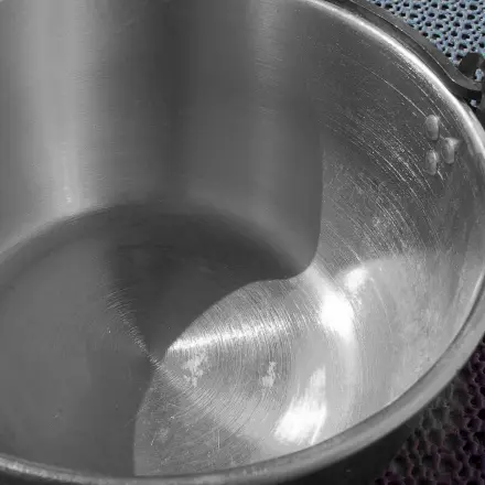 Salzflecken im Edelstahltopf verhindern