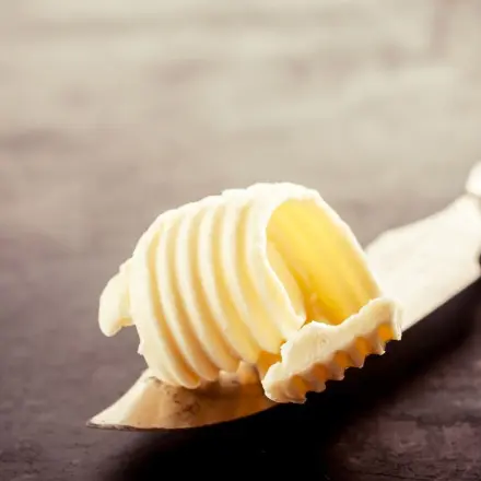 Butter gegen Schmierflecken auf Kleidung