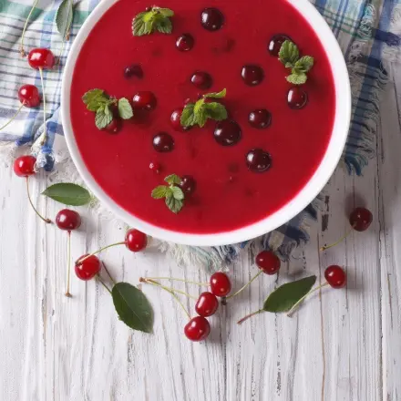 Kirschsuppe mit Klößen