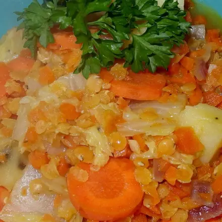 Spitzkohl mit roten Linsen