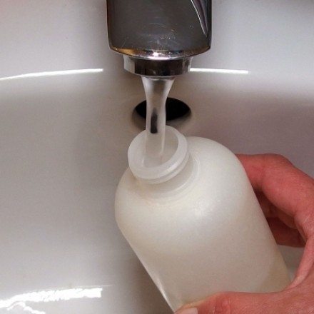 Reste von Duschgel oder Shampoo nicht verschwenden