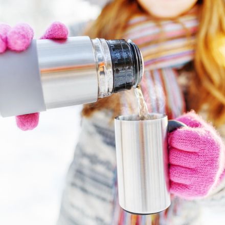 Thermoskannen mit Salz und Wasser reinigen